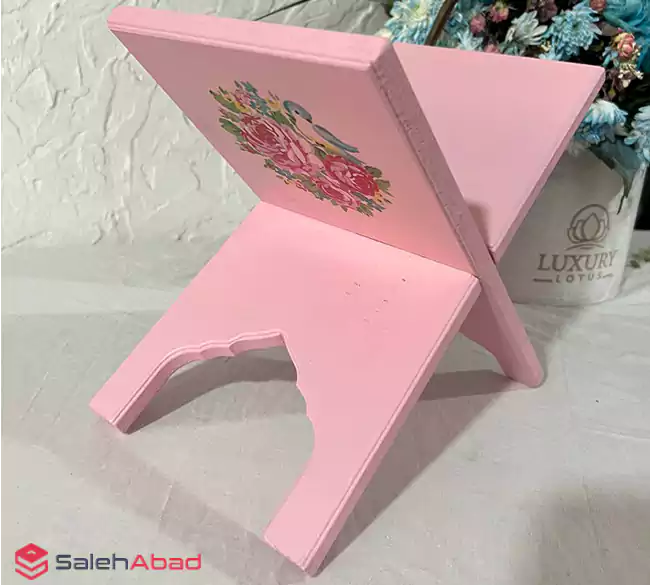 فروش عمده رحل قران چوبی صورتی طرح گل
