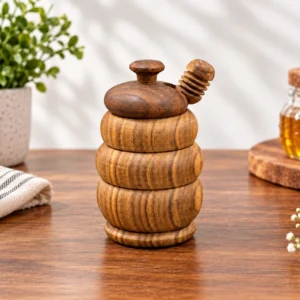 عسل‌ خوری چوب گردو طرح کندو با قاشق چوبی
